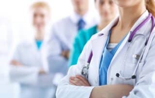 doctor explaining difference between DO and MD medical training